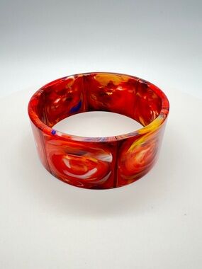 VTG Lucite Swirled Red and Orange Bangle Bracelet